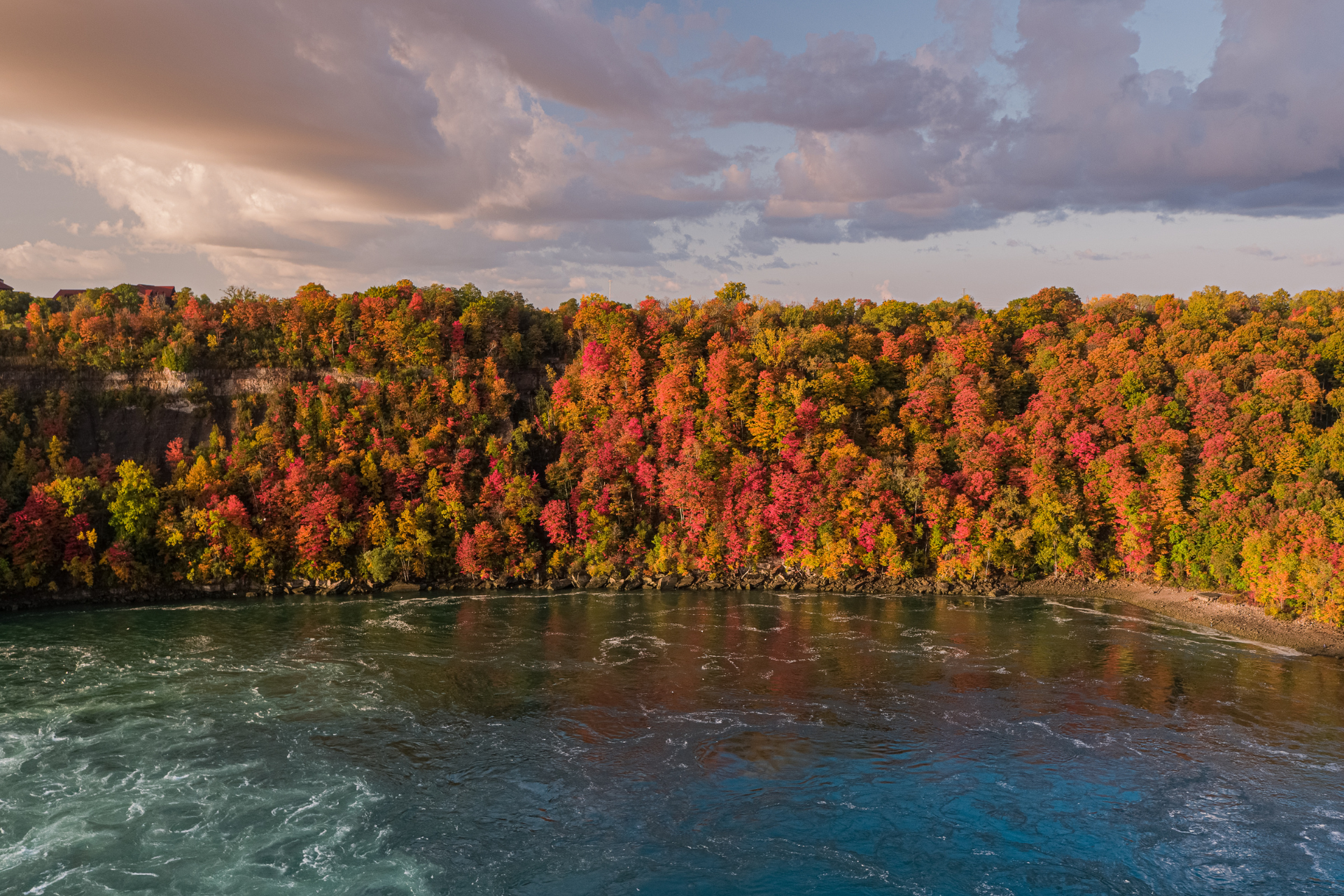 Must-See Spots to Enjoy Fall Colours in Niagara Falls